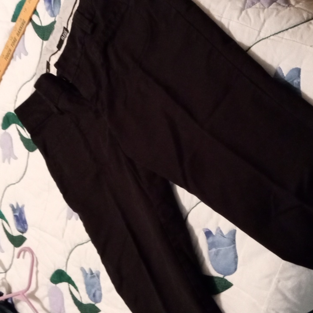 Black capris